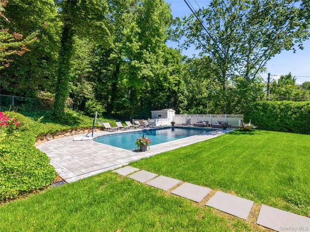 55 Plymouth Road, Manhasset, NY 11030