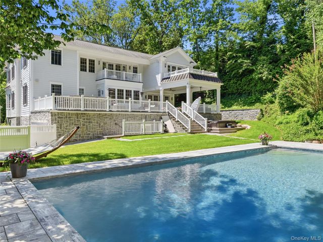 55 Plymouth Road, Manhasset, NY 11030