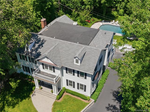 55 Plymouth Road, Manhasset, NY 11030