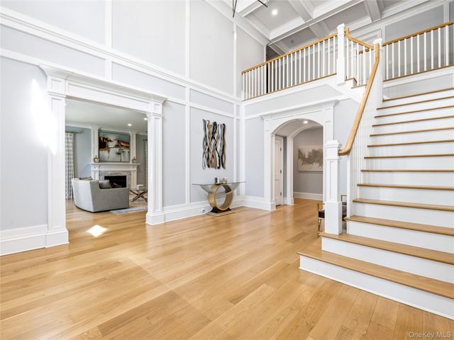 55 Plymouth Road, Manhasset, NY 11030