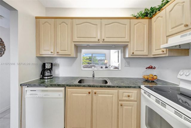 5002 NW 35th Street 306, Lauderdale Lakes, FL 33319