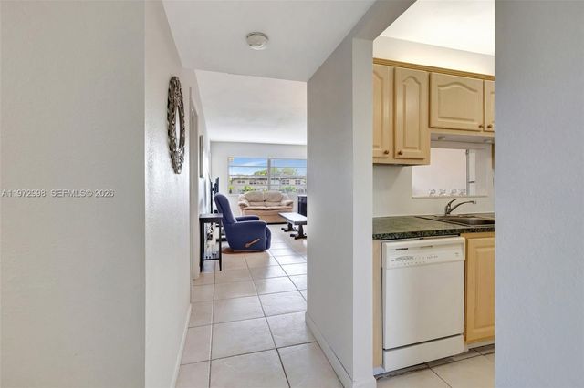5002 NW 35th Street 306, Lauderdale Lakes, FL 33319