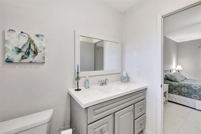 5002 NW 35th Street 306, Lauderdale Lakes, FL 33319
