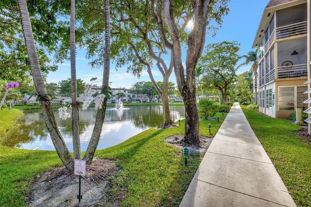 5002 NW 35th Street 306, Lauderdale Lakes, FL 33319