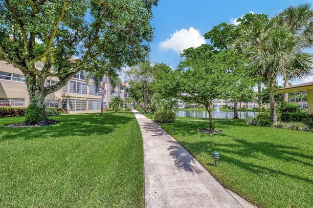 5002 NW 35th Street 306, Lauderdale Lakes, FL 33319
