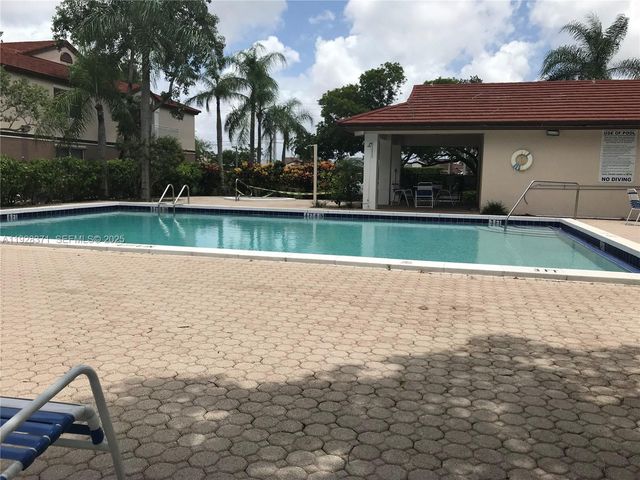 1250 SW 113th Ter 101, Pembroke Pines, FL 33025