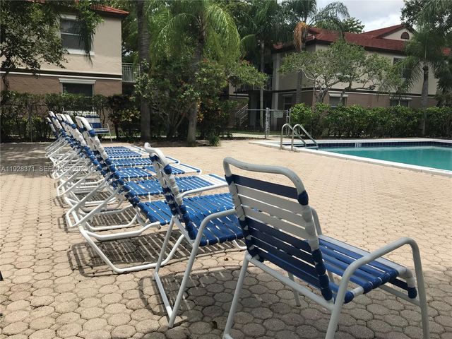 1250 SW 113th Ter 101, Pembroke Pines, FL 33025