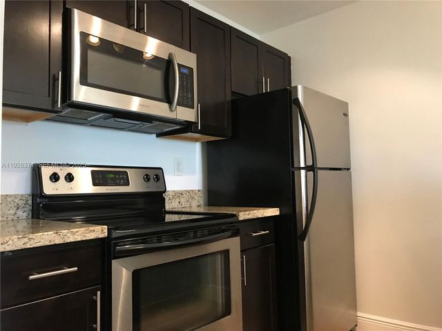 1250 SW 113th Ter 101, Pembroke Pines, FL 33025