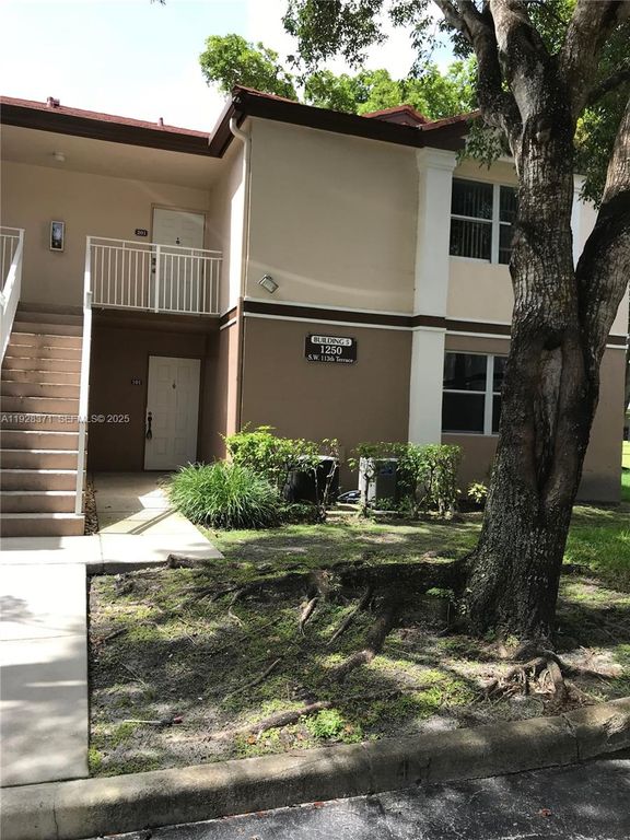 1250 SW 113th Ter 101, Pembroke Pines, FL 33025