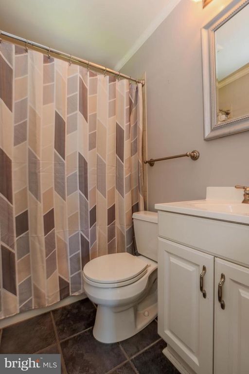 Image 11 of property listing at 2504 AMBLER CT, Dundalk, MD 21222