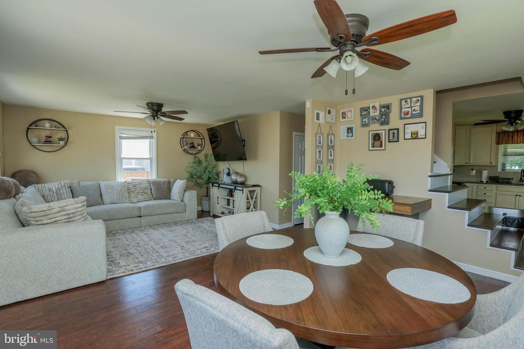 Image 6 of property listing at 2504 AMBLER CT, Dundalk, MD 21222