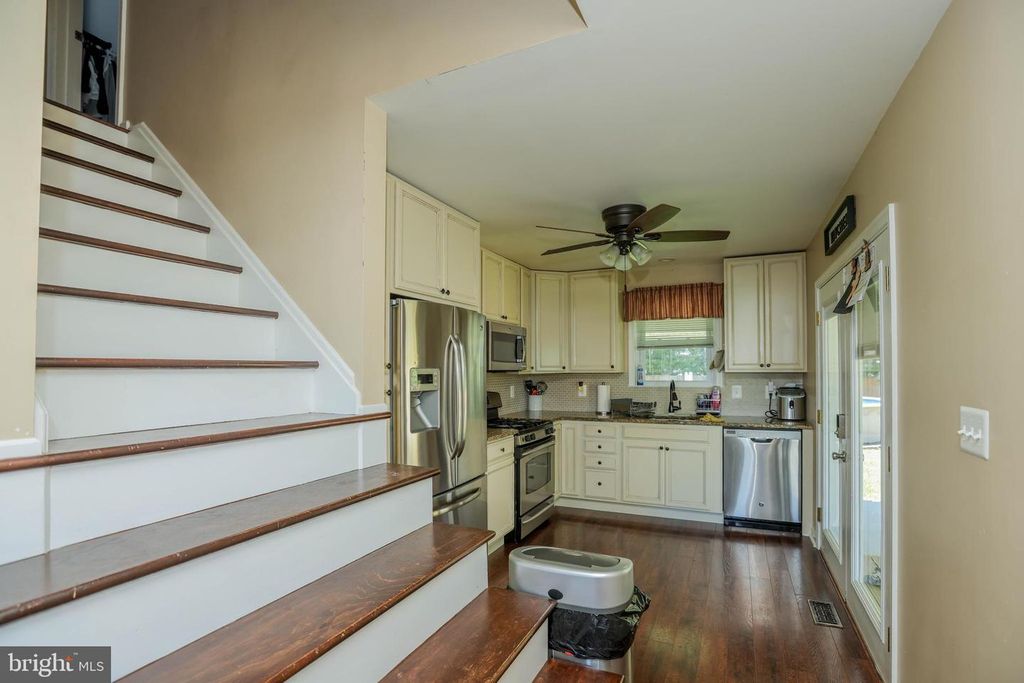 Image 7 of property listing at 2504 AMBLER CT, Dundalk, MD 21222