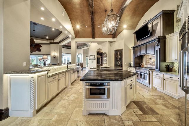 418 Lakeview Boulevard, Dickinson, TX 77539
