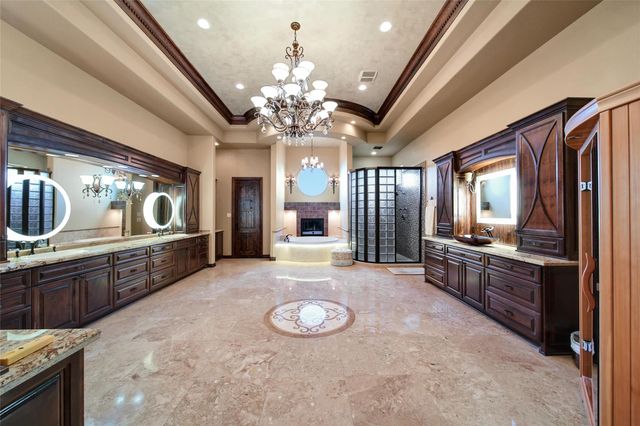 418 Lakeview Boulevard, Dickinson, TX 77539
