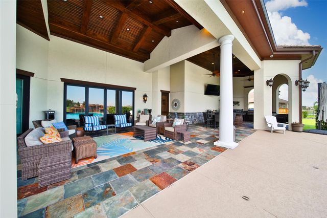 418 Lakeview Boulevard, Dickinson, TX 77539