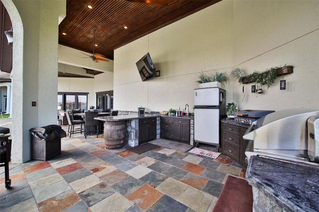 418 Lakeview Boulevard, Dickinson, TX 77539