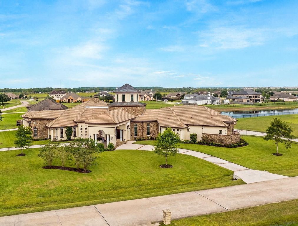 418 Lakeview Boulevard, Dickinson, TX 77539