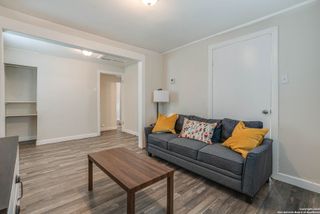 1145 W Summit Ave # B, San Antonio, TX 78201