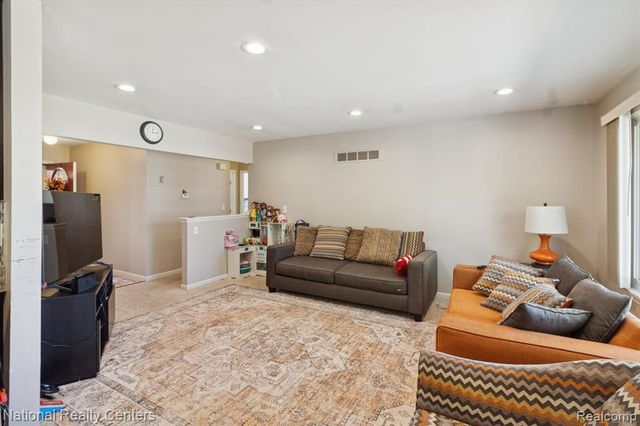44768 Hanford Road, Canton, MI 48187