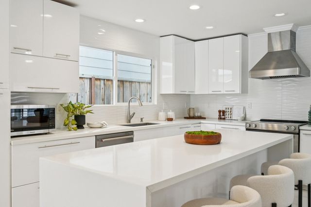 7333 Tulipwood Cir, Pleasanton, CA 94588