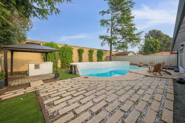 7333 Tulipwood Cir, Pleasanton, CA 94588