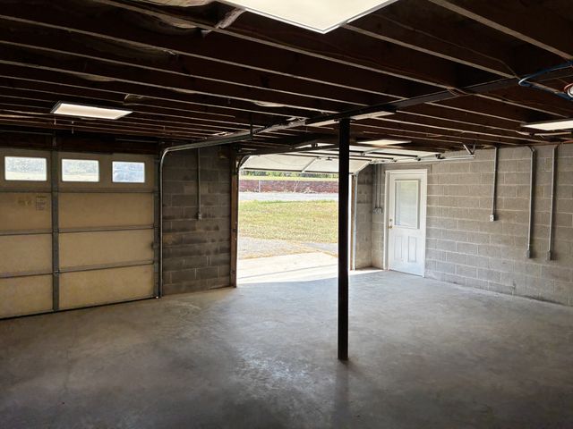 10200 New Hope Rd, Bon Aqua, TN 37025