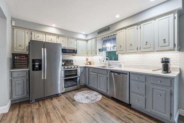 6 Clyde Road, York, ME 03909