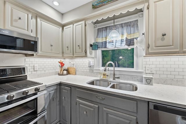 6 Clyde Road, York, ME 03909