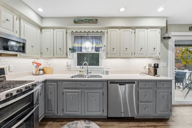 6 Clyde Road, York, ME 03909