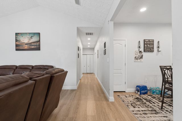 602 Tropical Way, Freeport, FL 32439