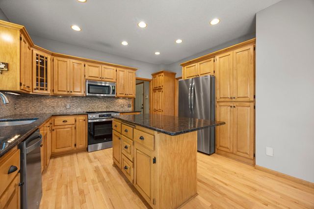 18462 Gladstone Boulevard N, Maple Grove, MN 55311
