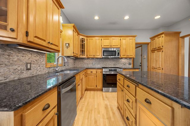 18462 Gladstone Boulevard N, Maple Grove, MN 55311