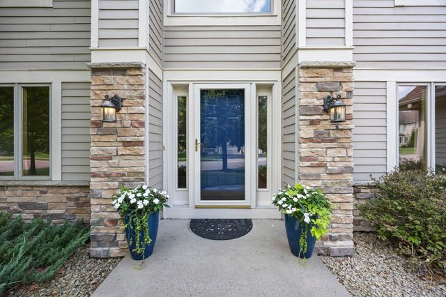 18462 Gladstone Boulevard N, Maple Grove, MN 55311