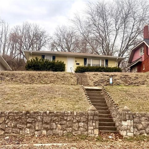 1501 Pacific Street, St Joseph, MO 64503