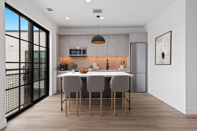 4315 S Congress Ave 424, Austin, TX 78745