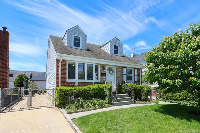 251 McKinley Parkway, Mineola, NY 11501