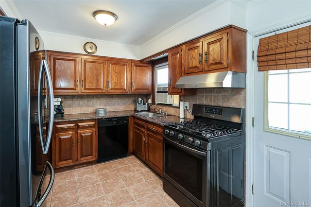 251 McKinley Parkway, Mineola, NY 11501
