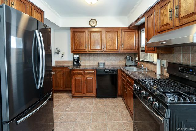 251 McKinley Parkway, Mineola, NY 11501