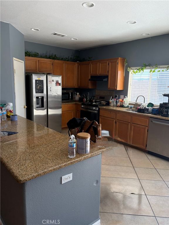 Image 3 of property listing at 14557 Adobe, Victorville, CA 92394