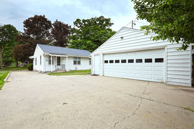 2615 30th Street, Des Moines, IA 50310