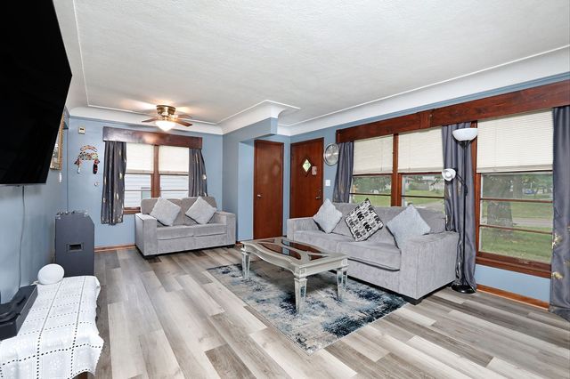 2615 30th Street, Des Moines, IA 50310