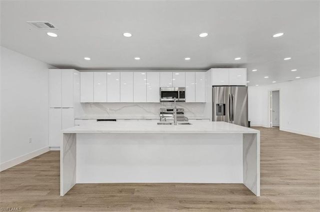 6043 Birnam Wood LN, Fort Myers, FL 33908