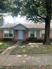 923 Brae Loch Drive, Dallas, TX 75217