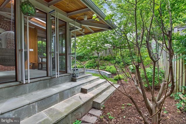 5112 26TH RD N, Arlington, VA 22207