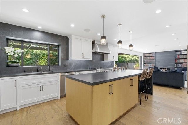 13130 Albers, Sherman Oaks, CA 91401