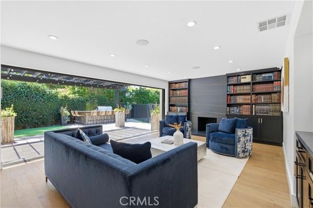 13130 Albers, Sherman Oaks, CA 91401