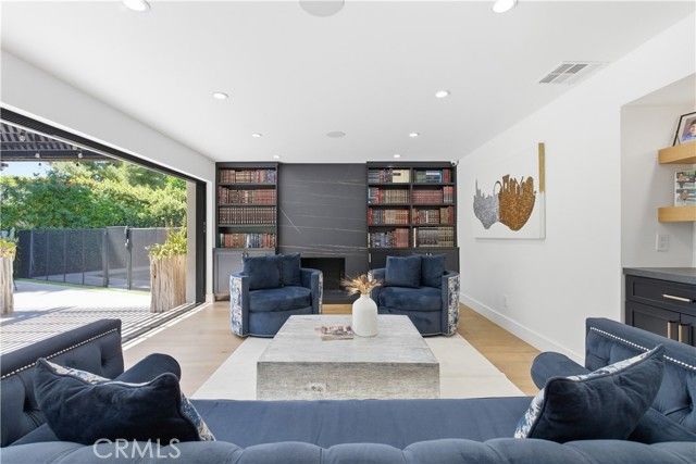 13130 Albers, Sherman Oaks, CA 91401