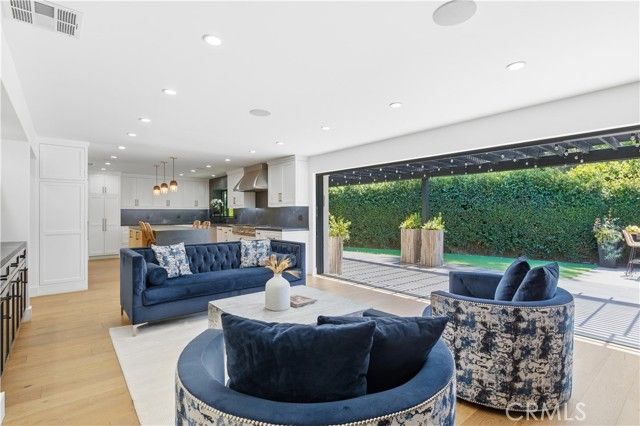 13130 Albers, Sherman Oaks, CA 91401