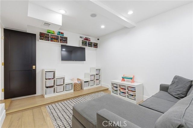 13130 Albers, Sherman Oaks, CA 91401