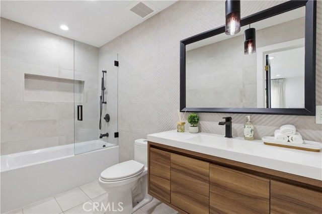 13130 Albers, Sherman Oaks, CA 91401